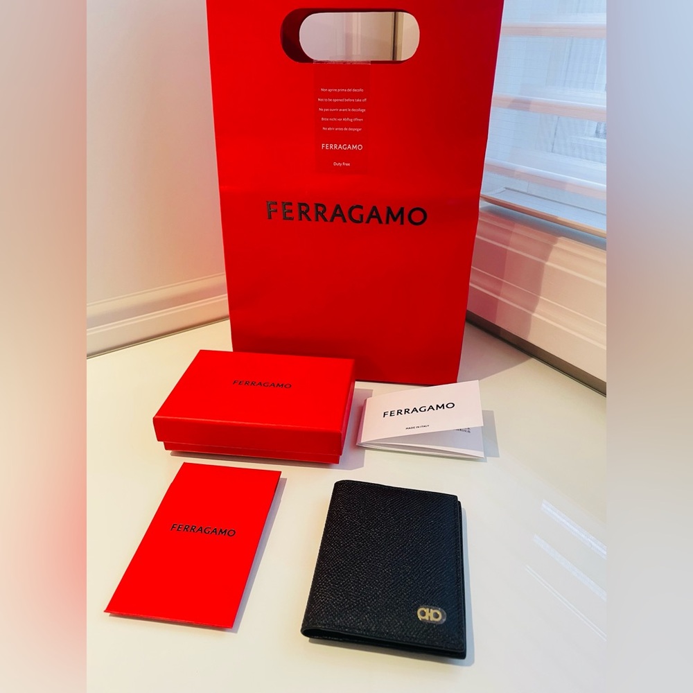 NEW - FERRAGAMO Gancini Card Holder